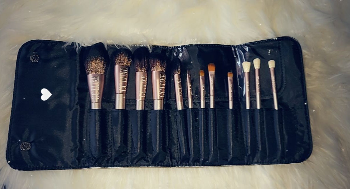 MAKEUP BRUSH COLLECTION
